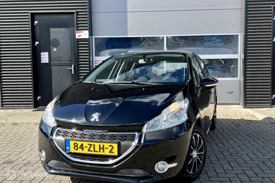 Peugeot 208 1.2 Zwart Airco/Navi/5DR/Nieuwe Apk ✅