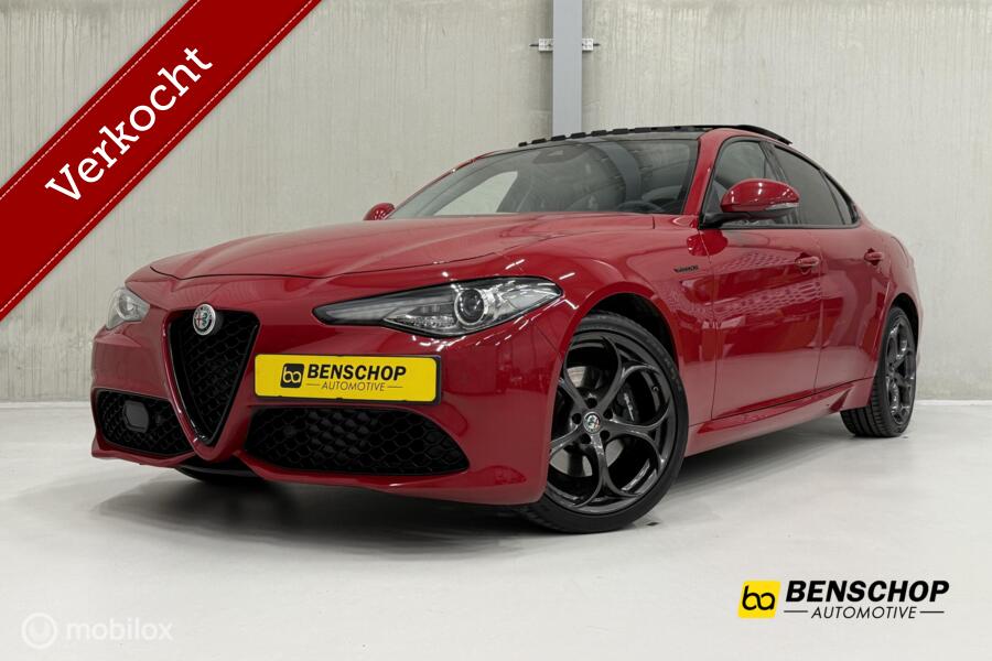 Alfa Romeo Giulia 2.0 AWD Veloce Schuifdak Navi Camera Leer 19 Inch Harman Kardon Xenon
