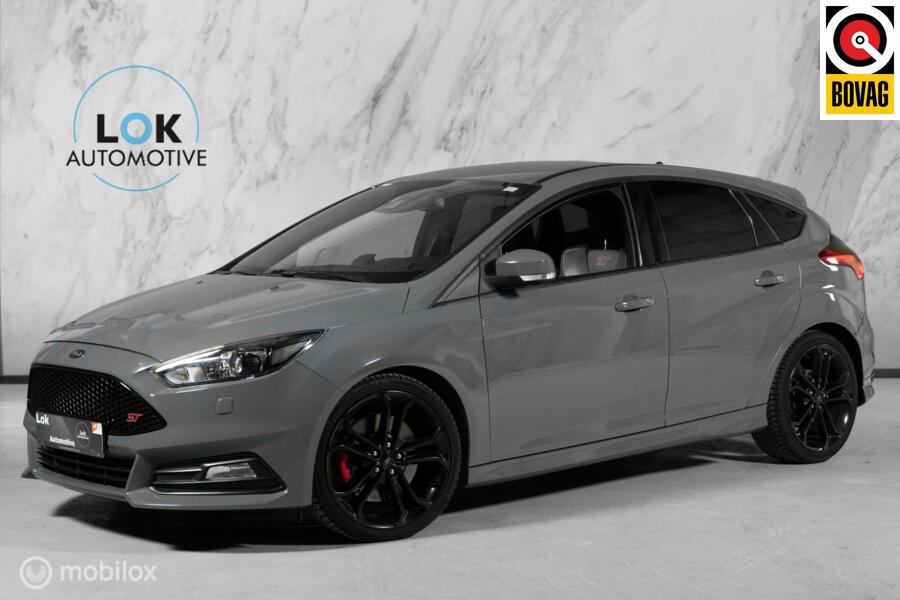 Ford Focus 2.0 EcoBoost ST-3 RECARO|LED|CAMERA|CARPLAY|CRUISE|250PK|STOELVERWARMING|STUURVERWARMING
