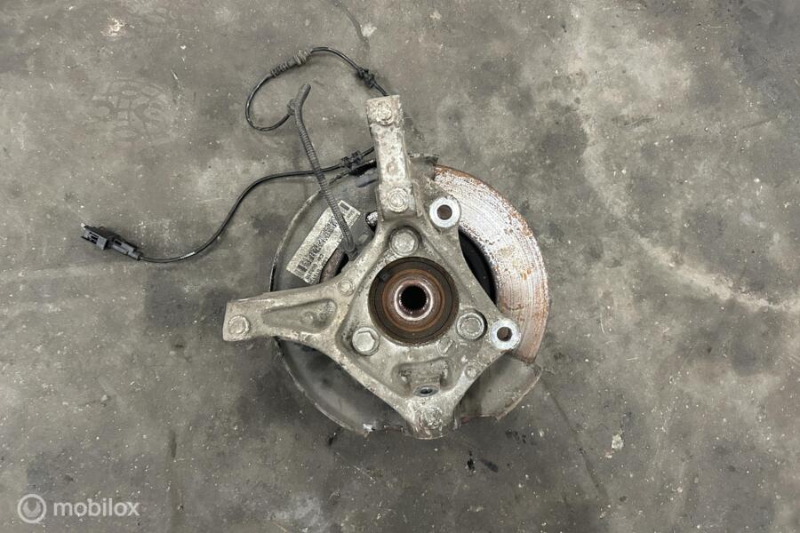 Fusee linksvoor Opel Astra Sports Tourer K(16-'19) 39030299