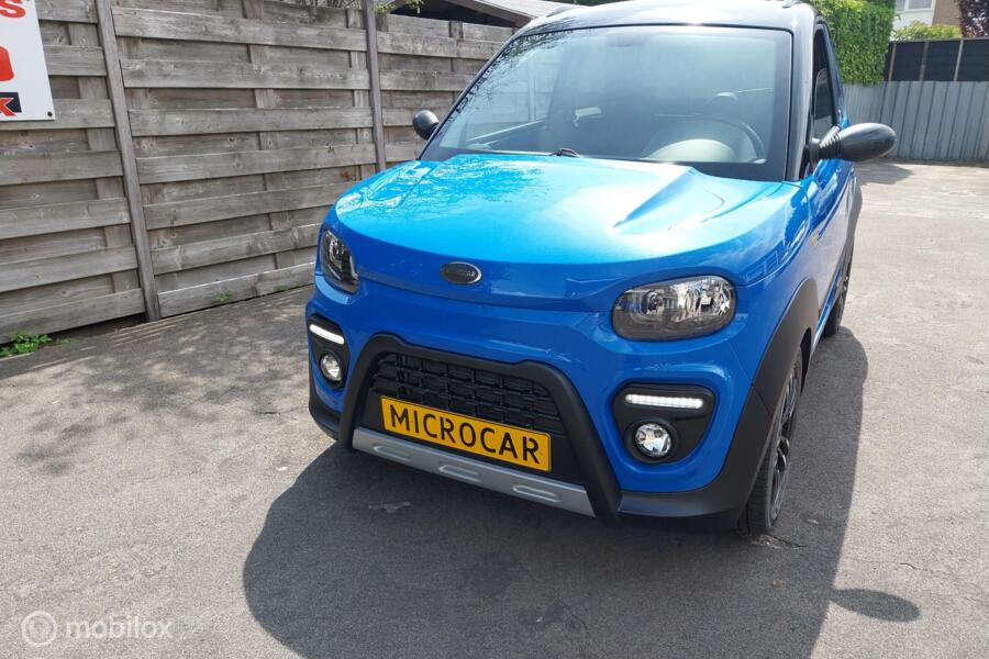 Microcar Brommobiel M.GO 6 X DCI Stuurbekr.