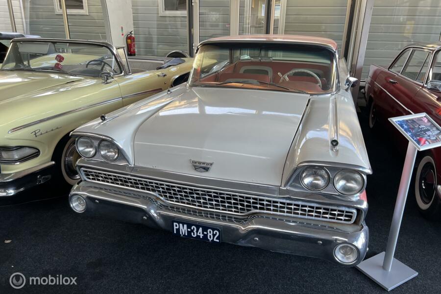 Ford GALAXIE SEDAN
