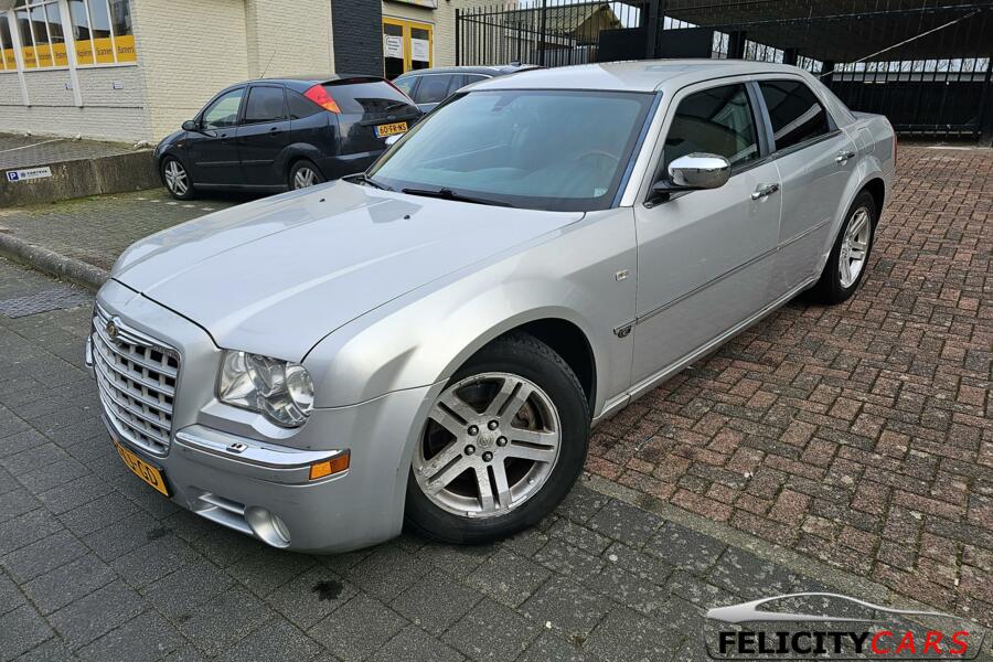 Chrysler 300C 2.7 V6 leer navi 195.000km nap