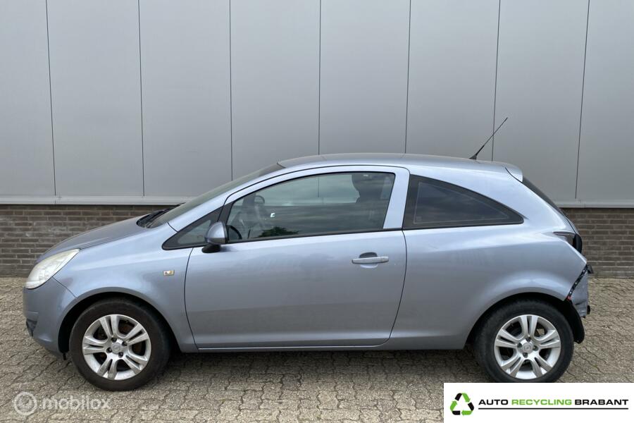 Opel Corsa D 1.2-16V  KELURCODE 4A4 163 ALLEEN ONDERDELEN