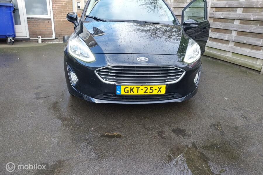Ford Fiesta 1.0  Titanium Stuur,Stoelen,Ruit verwarming