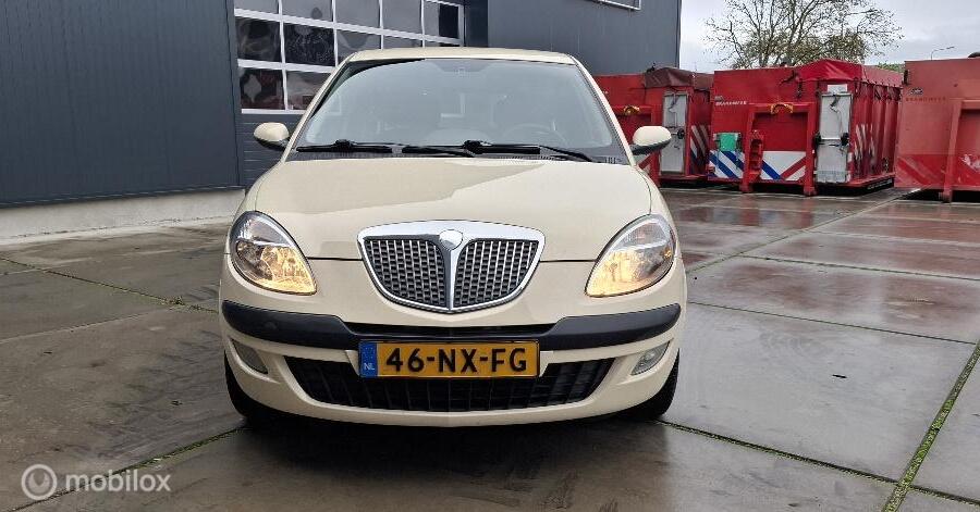 Lancia Ypsilon 1.2-16V Argento