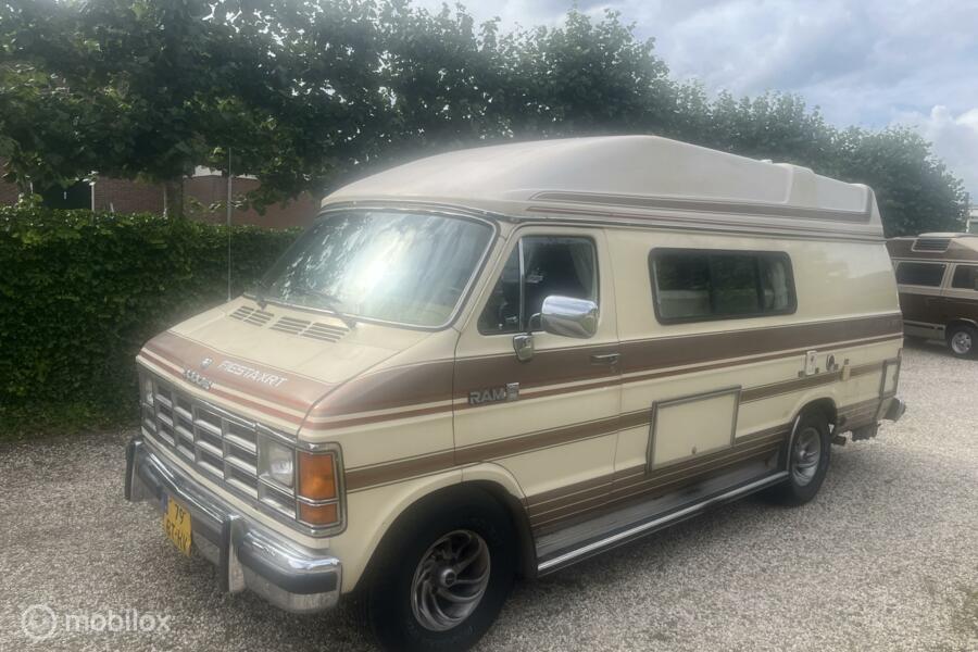 Dodge b250 fiesta camper