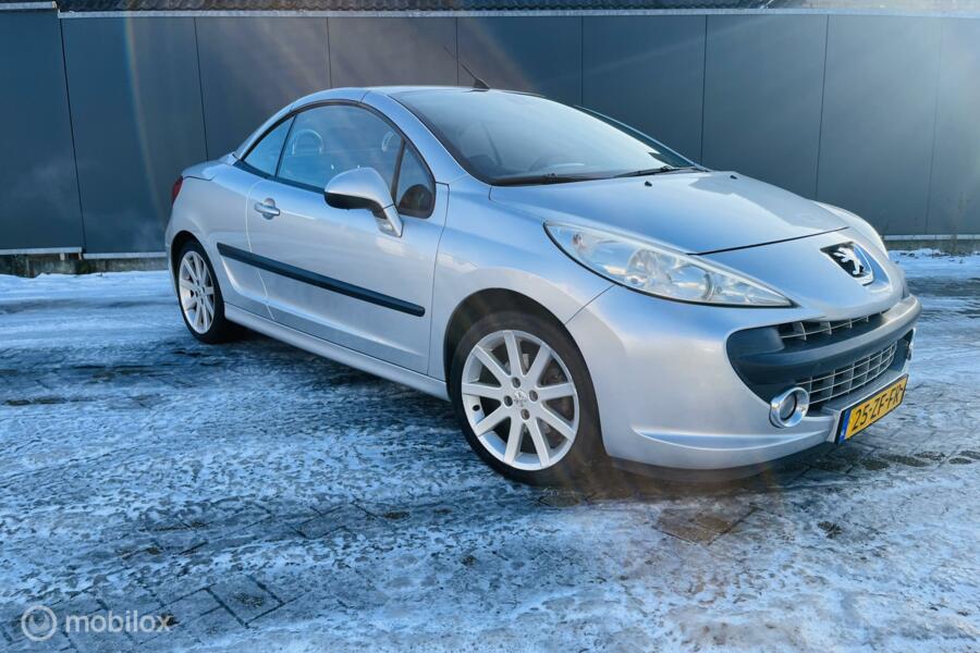 Peugeot 207 CC 1.6 VTi Féline/automaat/clima/trekhaak/17inch