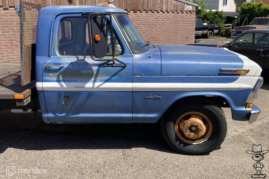 Ford USA F350 dually flatbed Pick up
