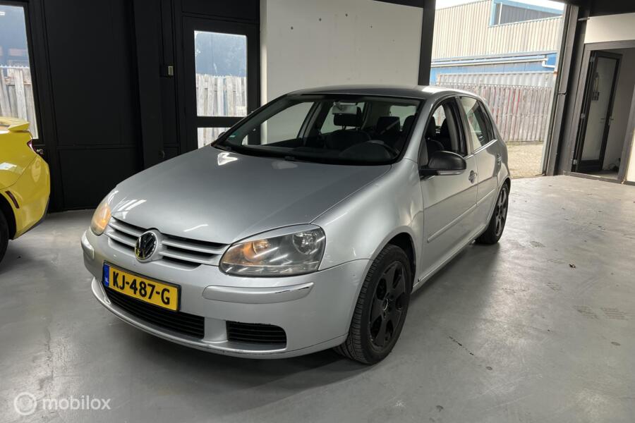 Volkswagen Golf 1.6 FSI Sportline grote scherm