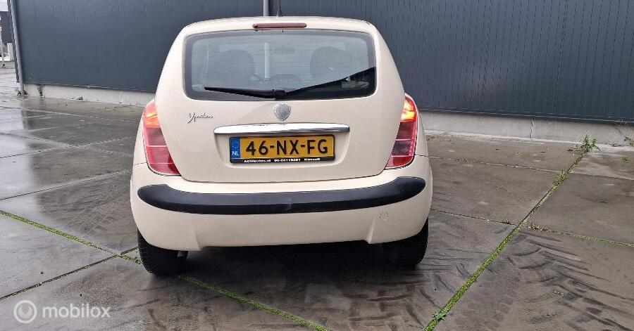 Lancia Ypsilon 1.2-16V Argento
