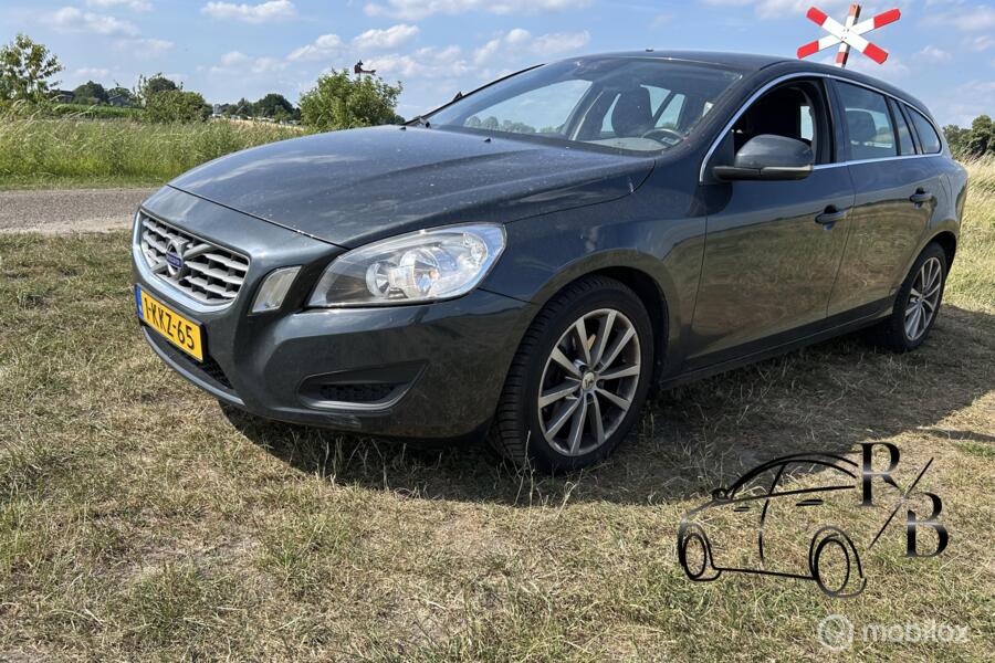 Volvo V60 1.6 T3 Momentum NAVI CRUISE AIRCO PARK SENS