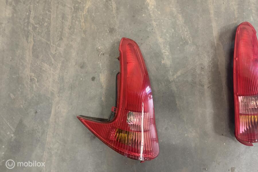 Achterlicht links Peugeot 206 SW  ('02-'07)