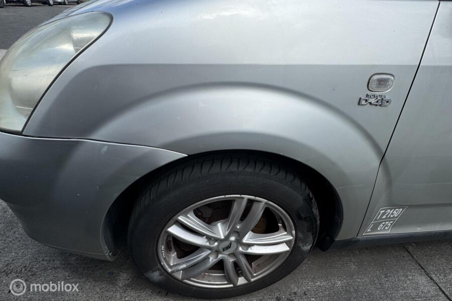 Voorscherm links grijs Toyota Corolla Verso ('02-'06)