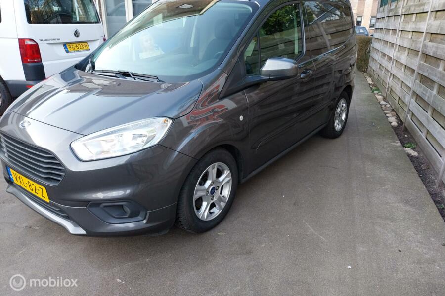 Ford Transit Courier 1.5 TDCI Limited  zeer compleet