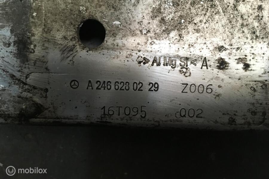Radiateurbalk rechts Mercedes A-klasse W176  A2466280229