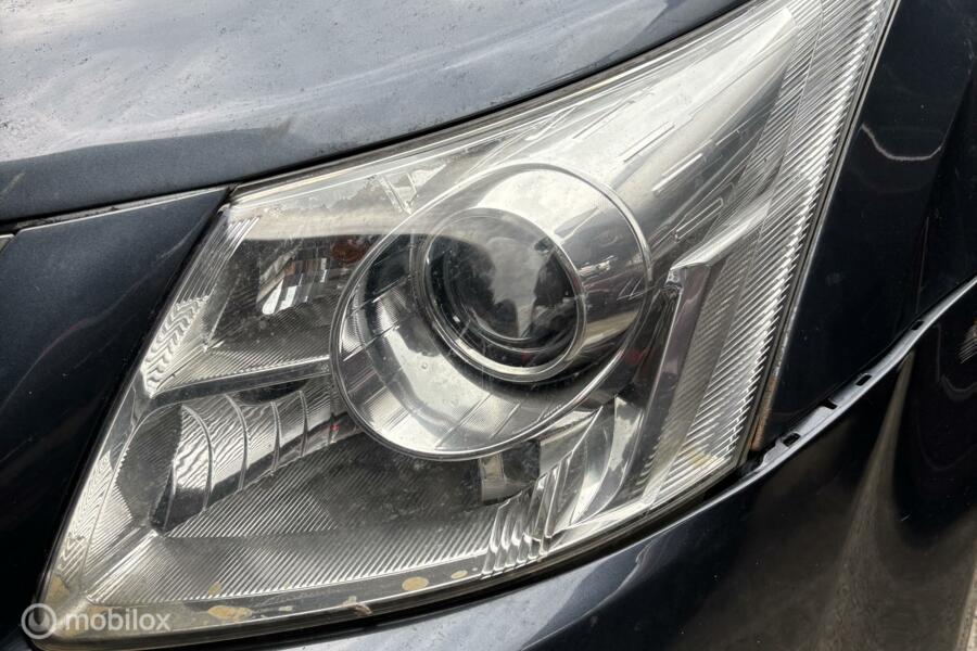 Koplamp links Toyota Avensis Wagon III ('06-'15)