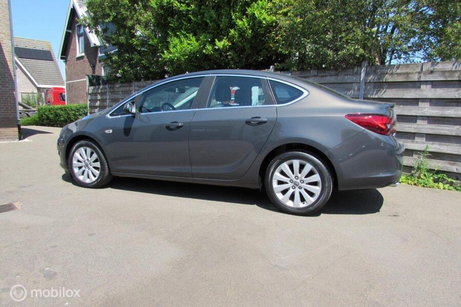 Opel Astra 1.4 Turbo Cosmo Automaat