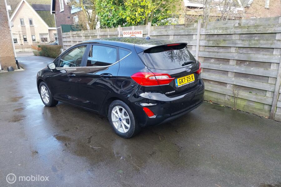 Ford Fiesta 1.0  Titanium Stuur,Stoelen,Ruit verwarming