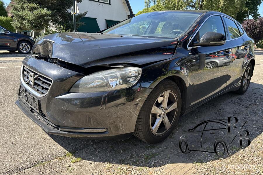 Volvo V40 1.6 D2 Momentum Voorschade