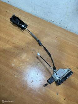 Deurslot mechaniek  rechtsvoor Peugeot 208 ('12->