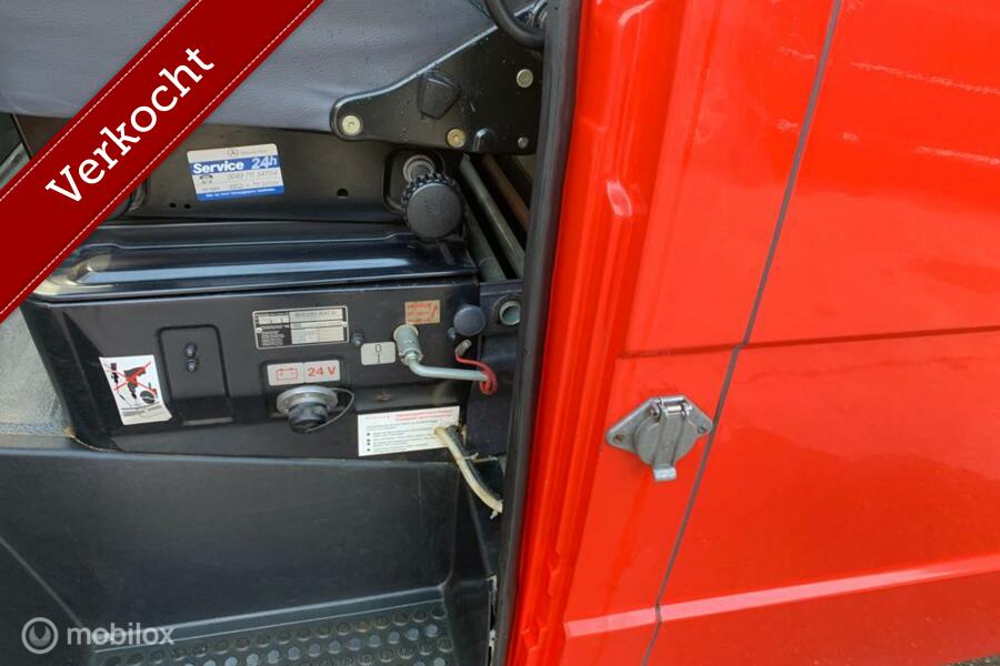 Mercedes 611 gereserveerd 13500 Km Nieuw! ex brandweer