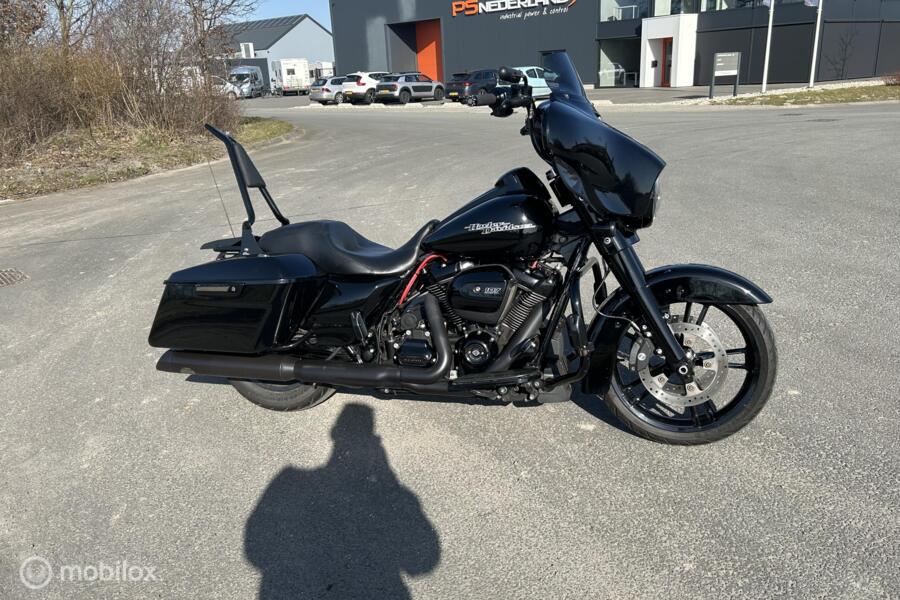 Harley Davidson 107 FLHXS Street Glide Special