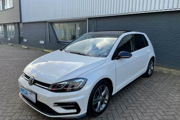 Volkswagen Golf 1.5 TSI 150pk R-Line | Pano | DSG | Camera