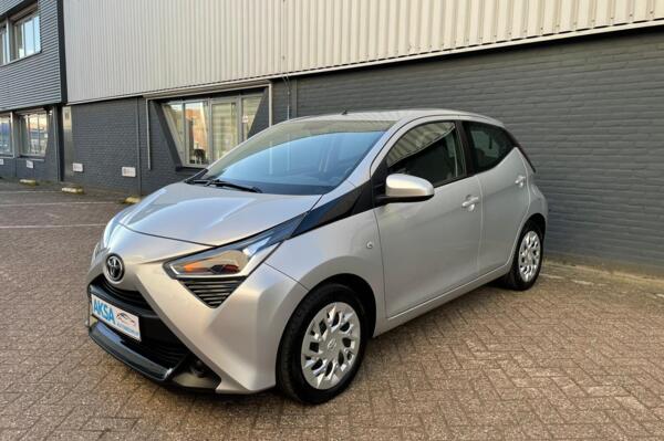 Toyota Aygo 1.0 VVT-i x-play | Camera | Navi | Bluetooth