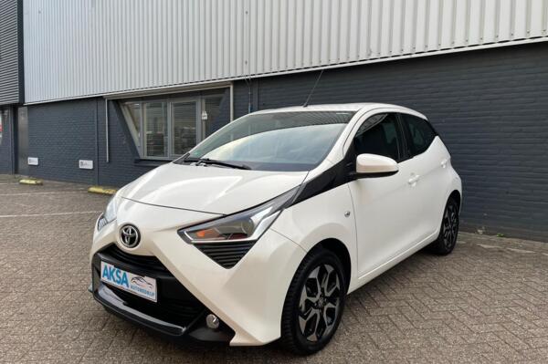 Toyota Aygo 1.0 VVT-i x-play Apple Car Play Sporvelg 15 inch