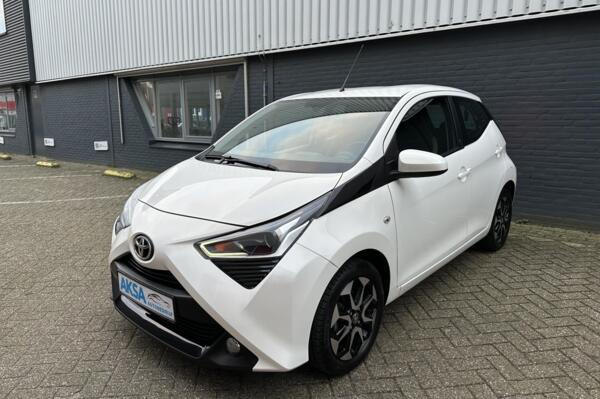 Toyota Aygo 1.0 VVT-i x-play | Automaat | Camera | Sportvelg | Garantie | Airco