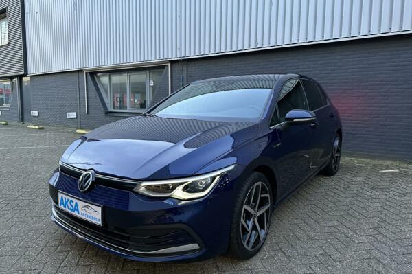 Volkswagen Golf 1.5 eTSI Style | DSG | Camera | Navi |