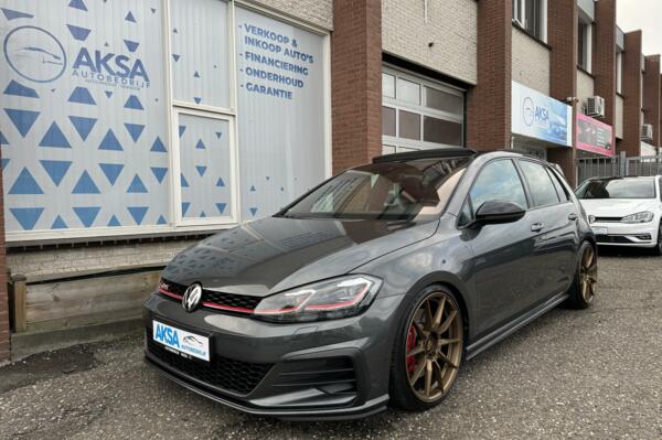 Volkswagen Golf 2.0 TSI GTI Performance Pano/DSG/Verlaagd/Memory/Leder/19inch/Standkachel/ElektrischeTrekhaak/PorscheVelgen/Blindspot/Camera/DiscoverPro