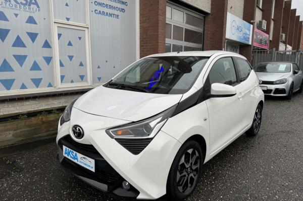 Toyota Aygo 1.0 VVT-i x-play Camera/Sportvelg/Automaat/CarPlay/Garantie/Airco/