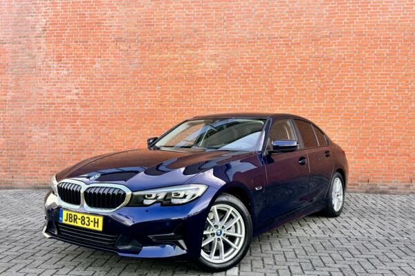 BMW 3-serie 320e Business Edition Plus|CARPLAY|PDC|CRUISE