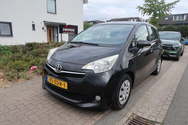 Toyota Verso-S 1.3 VVT-i Aut f-1 CAMERA|AIRCO|TREKHAAK|DEALER ONDERHOUDEN|BLUETOOTH|ZEER MOOI