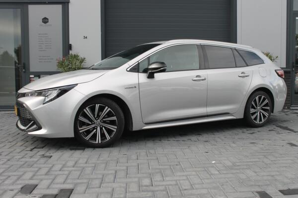 Toyota Corolla Touring Sports 1.8 Hybrid Dynamic BLACK PACK TREKAAK NAP