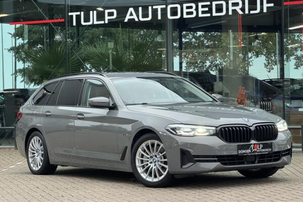 BMW 5-serie Touring 530e Business Edition Plus 2021 Berninagrau