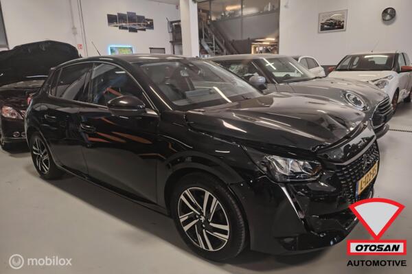 Peugeot 208 1.2 Automaat 130PK. Schade auto