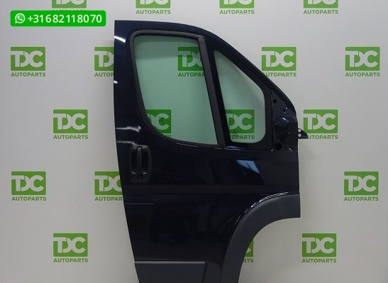 Fiat Ducato ('06-'19) Voorportier rechts zwart met lijst