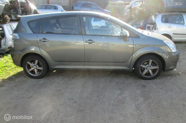 Onderdelen Toyota Corolla Verso 2.2 D-4D Executive