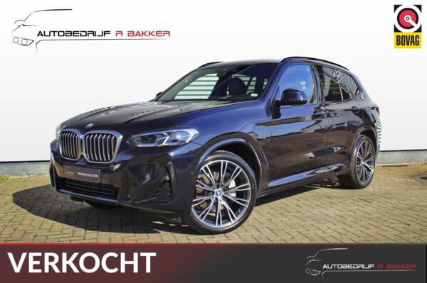 BMW X3 xDrive30e M Sport // BTW | 21 inch | Leer | Shadow Line | HUD | Camera | Carbon Schwarz | LASER | Memory