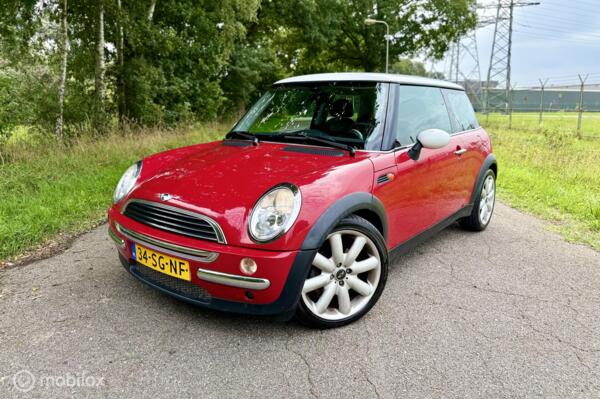 Mini Cooper 1.6 16V / Airco / Elek.r / LMV / Rood ✔️