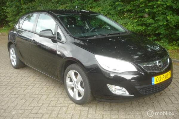 Opel Astra 1.4 Turbo 120 PK Cosmo 6 bak Airco Koppakking lek