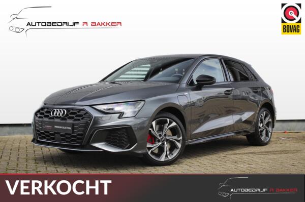 Audi A3 Sportback 45 TFSI e S edition Competition // 245PK - Camera - 2x S-Line - Black optic - Drive Select - Smartphone Interface - Keyless Entry