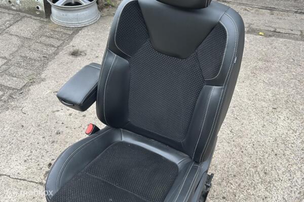 Voorstoel links linksvoor Renault Clio IV ('12-'19)