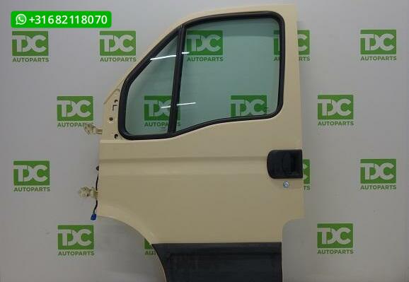 Iveco Daily ('99-'14) Voorportier links gebroken wit