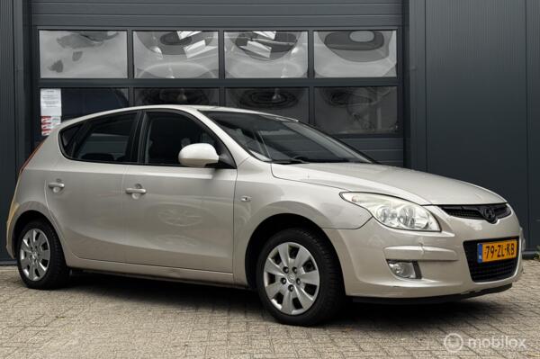 Hyundai i30 1.6i Dynamic | Airco | zuinig | ruim