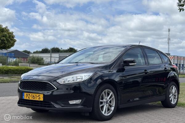 Ford Focus 1.0 Lease Edition trekhaak cruise pdc apple carplay