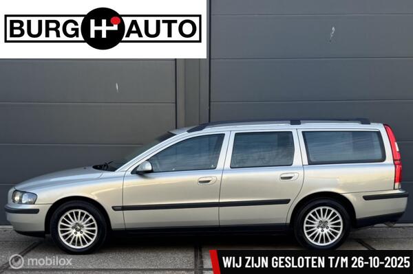 Volvo V70 2.4 Comfort Line - ECC - CRUISE CONTROLE - TREKHAAK - 1.800 KG TREKGEWICHT - LM VELGEN - EL. RAMEN + SPIEGELS - RADIO/CD - NAP - NL AUTO - APK T/M 07-10-2026 -